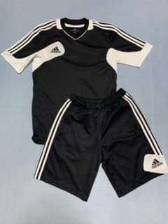 adidasTシャツのサムネイル