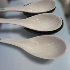 大きめ 陶器レンゲ 3本 台座2個セット 白 中華 ラーメンのサムネイル