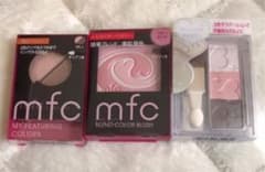 アイシャドウ2コとチーク　ファミマmfcのサムネイル