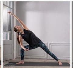 ブラック タンクトップ ブラ一体型　体型カバー　ヨガ　ピラティス