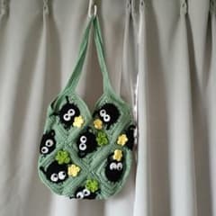 黒いキャラクター刺繍のトートバッグのサムネイル