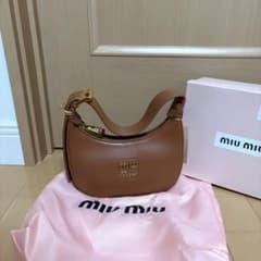 miumiuミュウミュウ ショルダーバッグ ハンドバッグ キャラメル - メルカリ