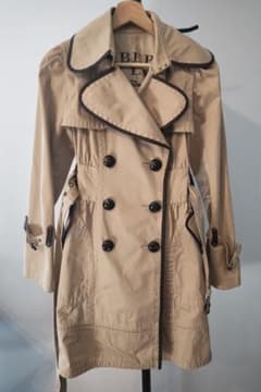 美品　BURBERRY BLUE LABEL トレンチコート　38のサムネイル