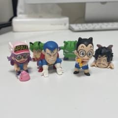 机の上のアラレちゃん フィギュア セットのサムネイル