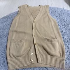 ベージュ ニットベスト Vネックのサムネイル