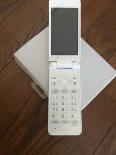 au ガラホ GRATINA 4G KYF31 SIMロック解除済みのサムネイル