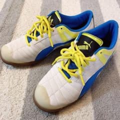 24.5cmプーマ サッカー フットサルシューズ  体育館でのみ使用のサムネイル