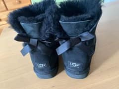 UGG アグ ブーツ ブラック 黒 リボン ムートンブーツのサムネイル