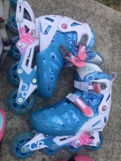 CP インラインスケート サイズ20〜23センチ 青 ピンク ヘルメット付きのサムネイル