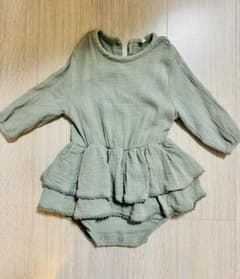 QUINCYMAE グリーン フリル付きロンパースのサムネイル