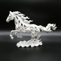 躍動感ある炎の馬 オブジェ 白 インテリア 置物 3Dアート 北欧テイストのサムネイル
