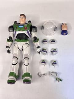 バズ・ライトイヤー フィギュアと付属品のサムネイル