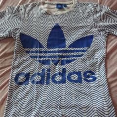 【お値引き中】アディダスオリジナルスTシャツのサムネイル
