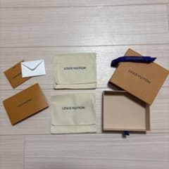 LOUIS VUITTON ギフトボックス 巾着 リボン メッセージカードセットのサムネイル