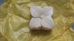LUSH フローラルクリーム　バブルバーのサムネイル