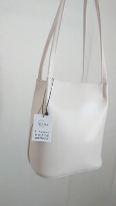 E hyphen Worldgalleryのサムネイル