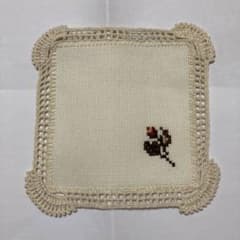 ブルガリア薔薇の刺繍コースター・ハンドメイド2枚セットBのサムネイル