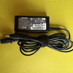 TOSHIBA 純正ACアダプター PA3822U-1ACAのサムネイル