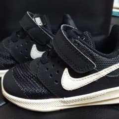 NIKE キッズ スニーカーのサムネイル