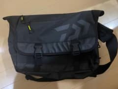 DAIWA メッセンジャーバッグ　ブラックのサムネイル