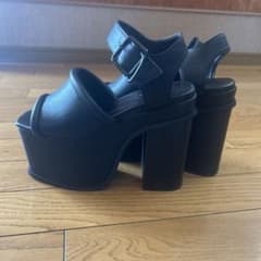 ⭐︎胡桃⭐︎ 様 EMODA 厚底サンダル Mのサムネイル