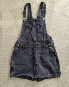 COTTON ON 黒 サロペット　オーバーオールのサムネイル