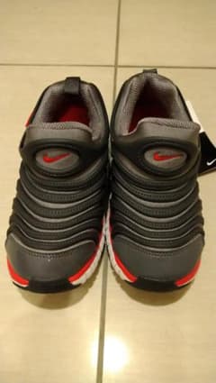 【新品・タグ付き】  NIKE  ダイナモ  スニーカー  18cmのサムネイル