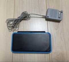 New 2DS LL 本体 充電器付き ブラック×ターコイズのサムネイル