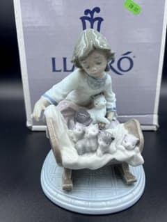 【絶版・美品】リヤドロ　LLADRO No.5784『ゆりかごの仔猫たち』のサムネイル