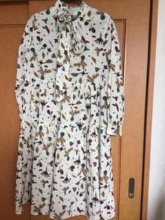 花柄ボウタイ付きフレアワンピースのサムネイル