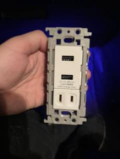 mmmmma様専用　Panasonic 埋込 USBコンセント WN1472SWのサムネイル