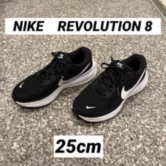NIKE　W　REVOLUTION 8　25cm　ランニングシューズ　黒　白のサムネイル