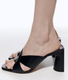 レザーブロックヒールサンダル ZARA 黒のサムネイル