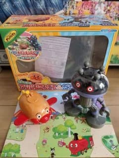 中古 箱付★とびだせ! アンパンマンごう VS だだんだん それいけ セガトイズ