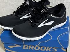 【新品未使用】BROOKS レディース スニーカー 黒 23.5cmのサムネイル