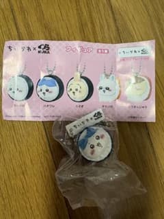 ちいかわ×くら寿司 フィギュア ハチワレ　びっくらポンのサムネイル