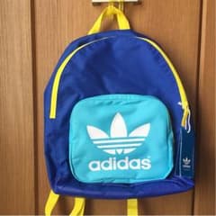 adidas リュックのサムネイル