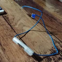エーモン ヒューズのサムネイル
