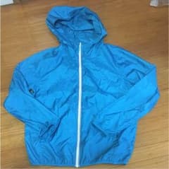 ユニクロ 薄手パーカーのサムネイル