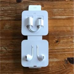 iPhone 8付属品 イヤフォン正規品のサムネイル