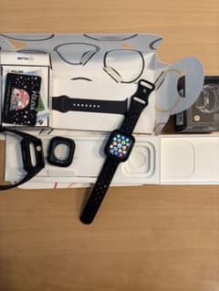 Apple Watch SE 第二世代　新品純正バンド他おまけ付きのサムネイル