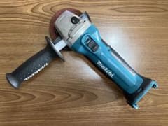 Makita 充電式ディスクグラインダ GA400D 本体（サイドグリップ付き）のサムネイル