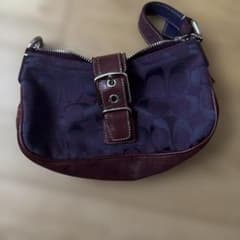 COACH ソーホー ワンショルダーバッグ アクセサリーポーチ シグネチャー 紫のサムネイル