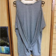 長袖 肩出しのサムネイル
