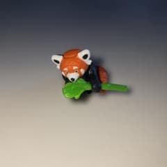 キンダーサプライズ　チョコエッグ　レッサーパンダ ミニフィギュア
