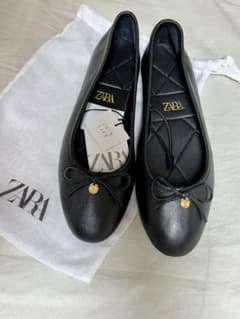 Zara 未使用　ブラック　レザーフラットシューズ　サイズ39のサムネイル