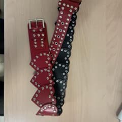 スタッズ付きレザーベルト 赤と黒のサムネイル