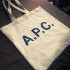 深夜限定値下げ！ A.P.C. トートのサムネイル