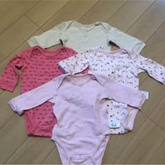 ユニクロ 肌着ロンパース 70 女の子のサムネイル