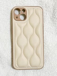 【美品】iPhone13ケース アイボリー  韓国 キルティング ナチュラルのサムネイル